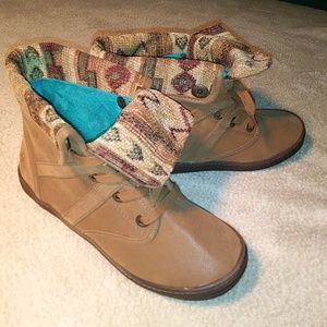 Blowfish tan ankle bootie with aztec trim sz 8 1/2